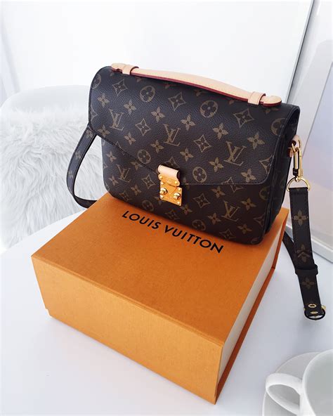 mini pochette metis louis vuitton|louis vuitton pochette metis celebrities.